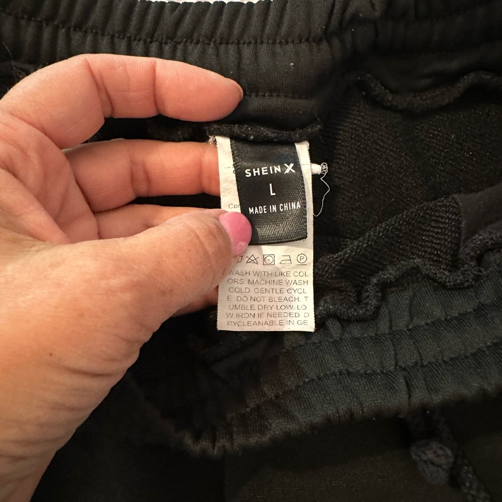 Women’s / Junior’s Shorts, Size Large - Picture 6 of 11